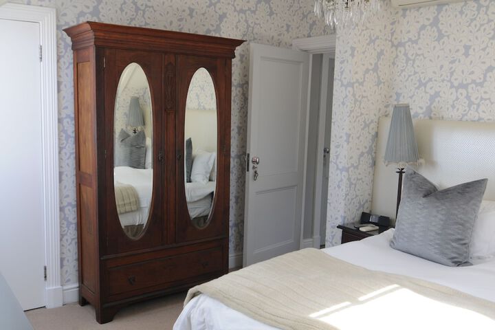 Room 5 of 62