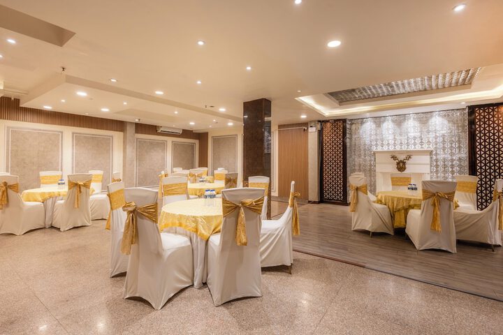 Ballroom/Hall 54 of 60