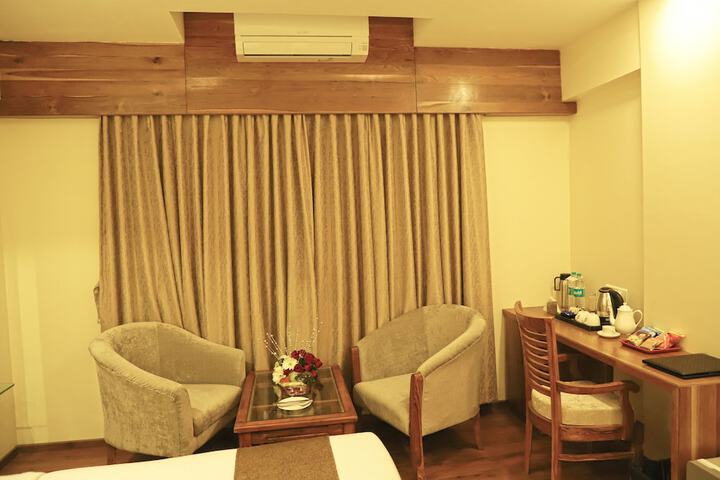 Room 28 of 86