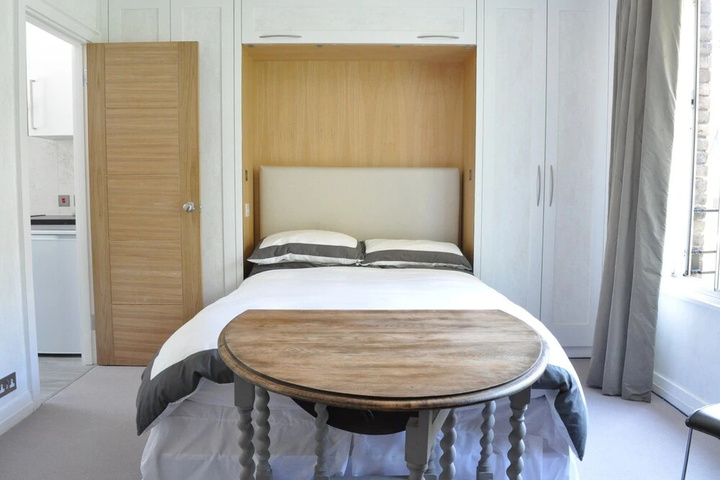 Room 2 of 8
