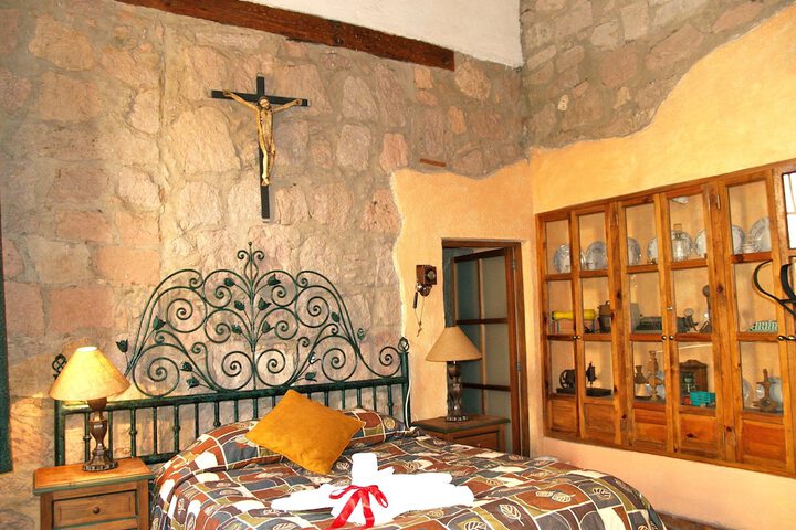 Room 14 of 65