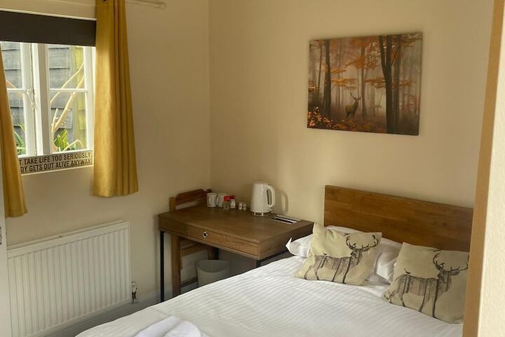 Room 2 of 10