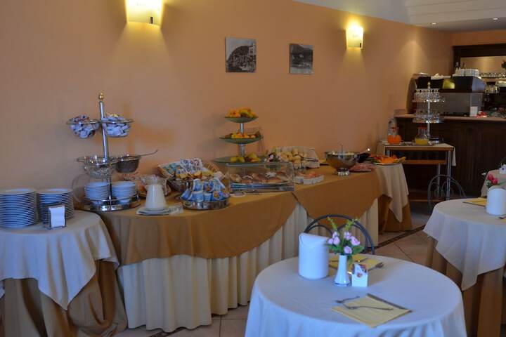 Breakfast/Coffee Service 16 of 23