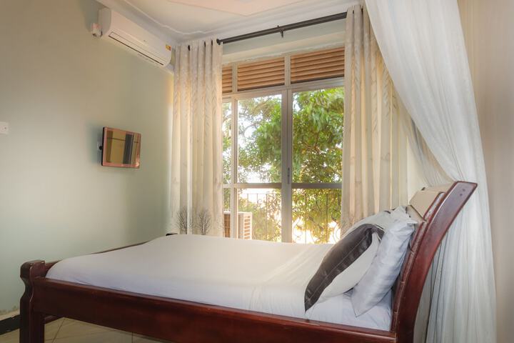 Room 5 of 19