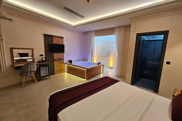 Room 5 of 10