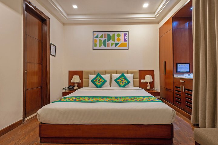 Room 10 of 42
