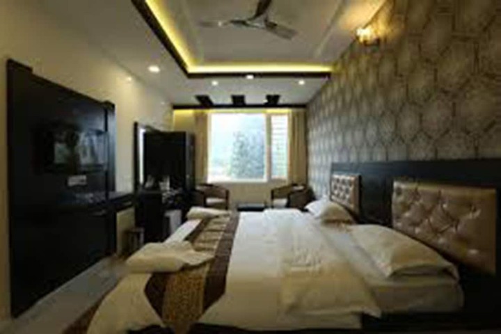 Room 6 of 17