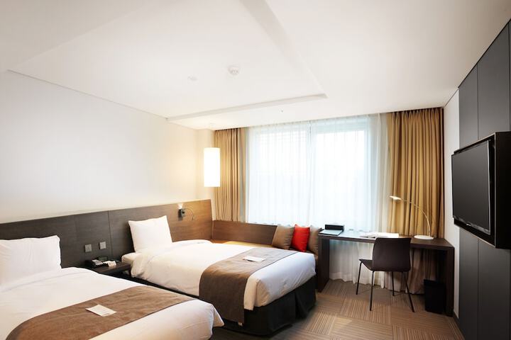 Room 6 of 20