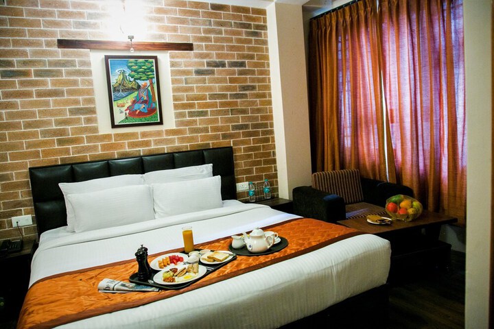 Room 3 of 7