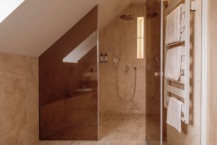 Room 35 of 65