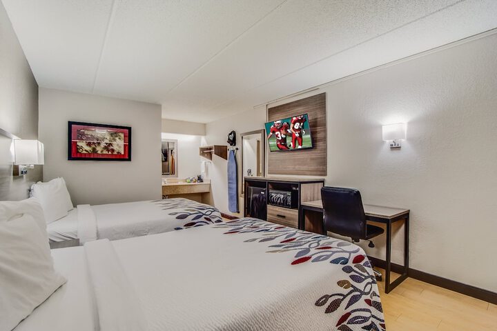 2 Double Beds (3 of 10)