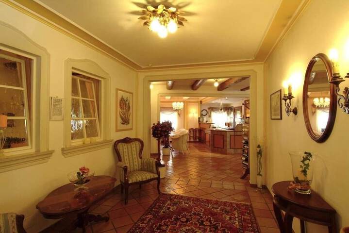 Ballroom/Hall 24 of 37