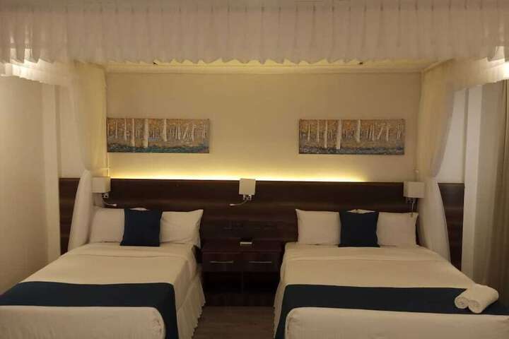 Room 7 of 32