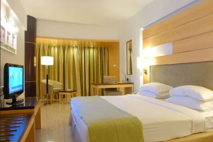 Room 13 of 35