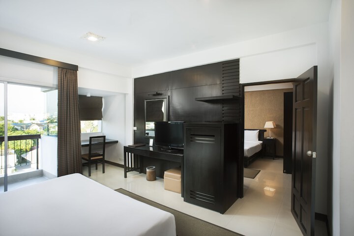 Room 6 of 86