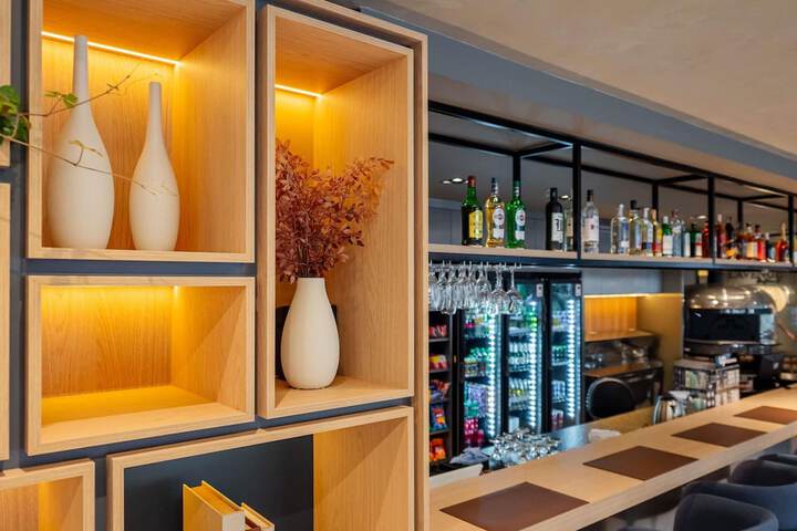 Lounge 119 of 141