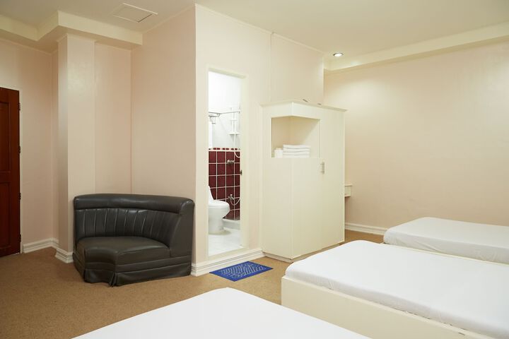 Room 10 of 38