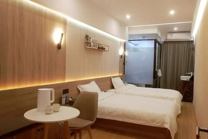 Room 3 of 17