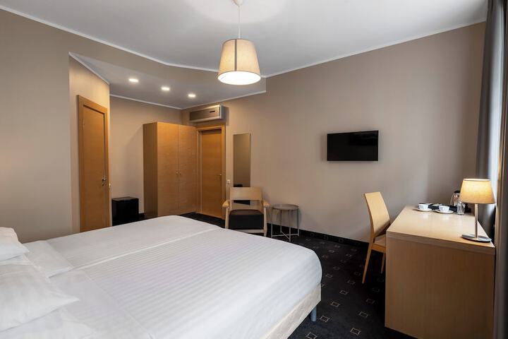 Room 12 of 42
