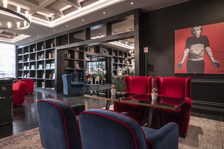 Lounge 58 of 67