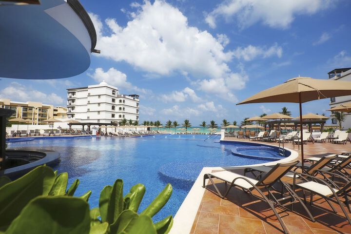 Pool Hotel