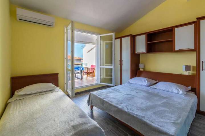 Room 7 of 44