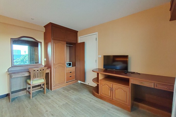 Room 29 of 102