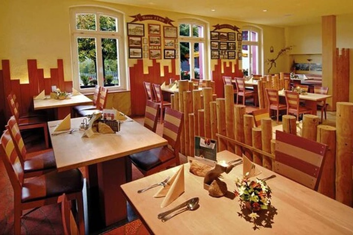 Dining 77 of 94