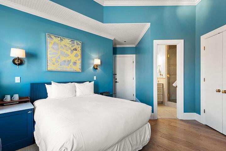 Image of Independence Square 205 Stylish Hotel Room with AC, Great Location in Aspen