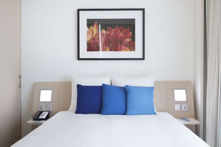 Room 4 of 103