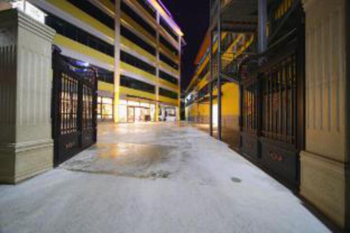 Yuze Hotel