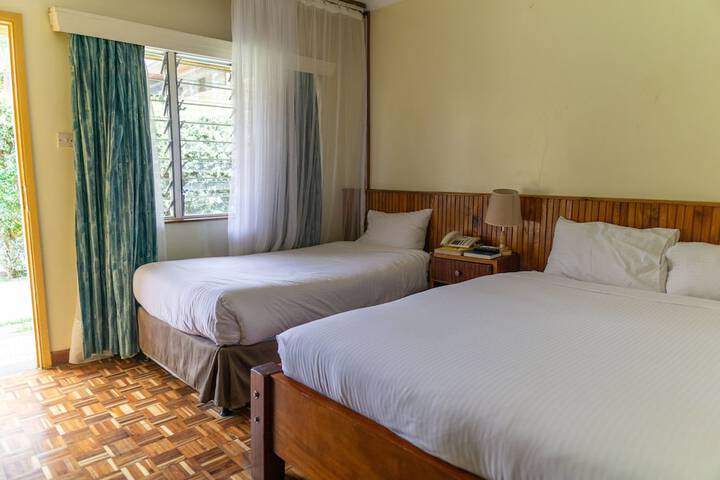 Room 4 of 77
