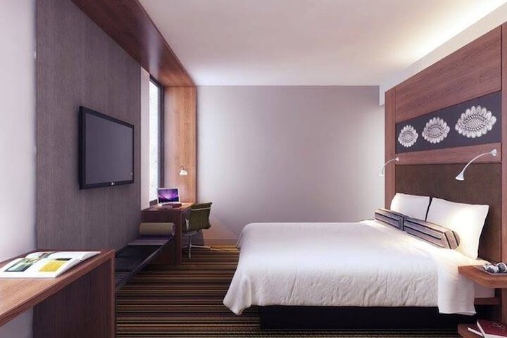 Room 5 of 43