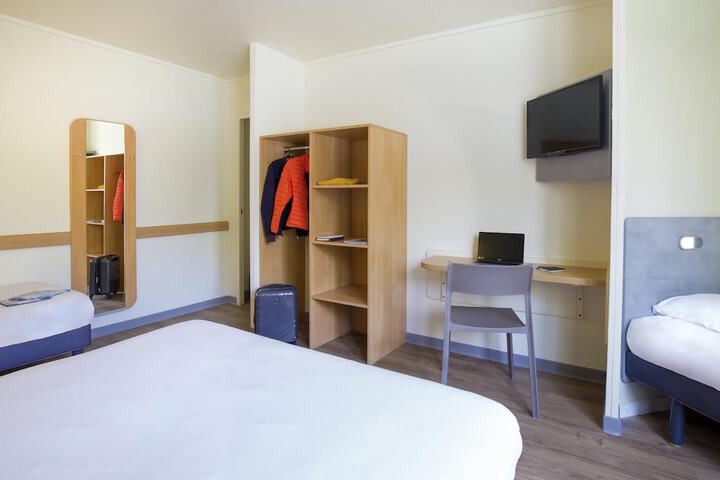 Room 14 of 36