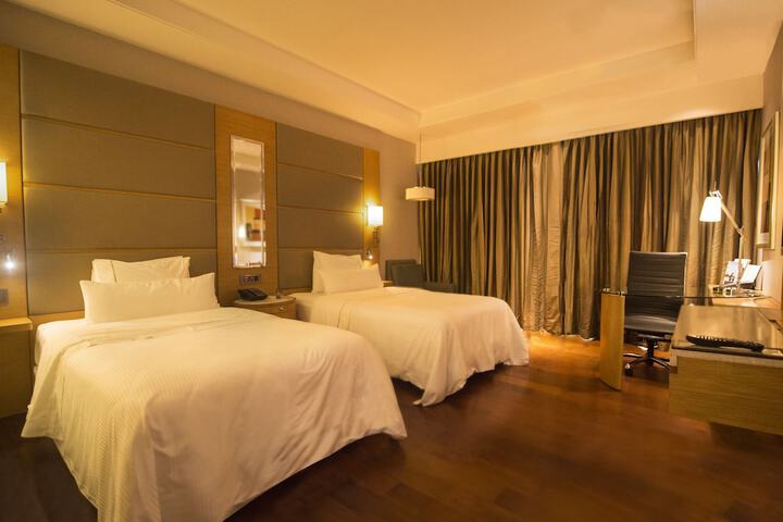 Room 9 of 85