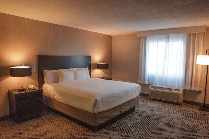 1 King Bed (2 of 7)