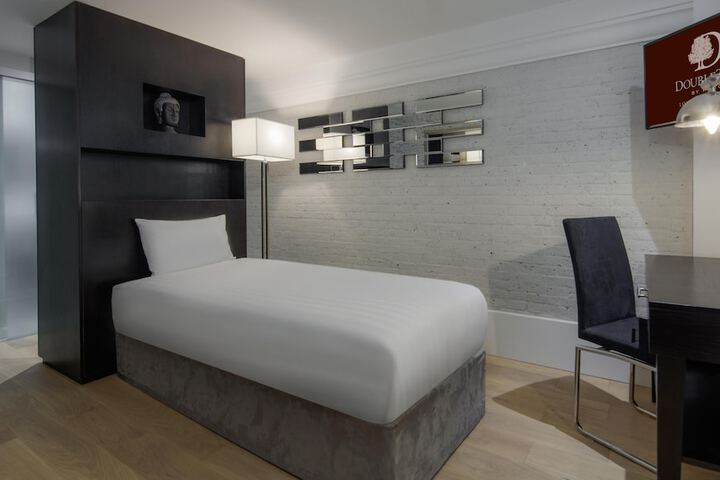 Room 40 of 130