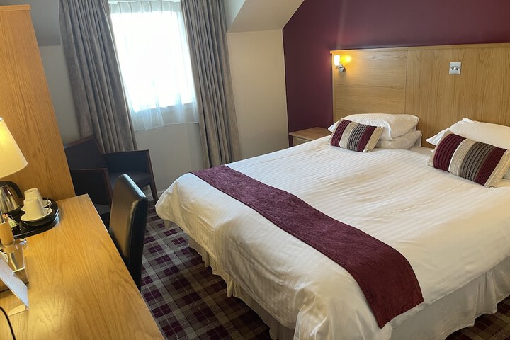Room 3 of 66