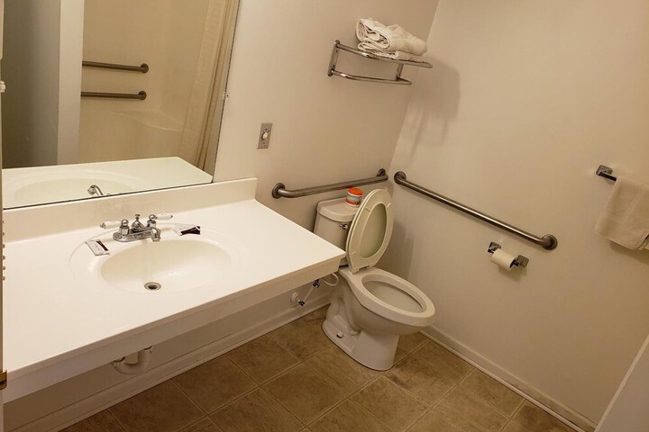 Room 18 of 28