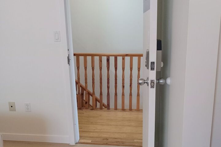 Room 42 of 183