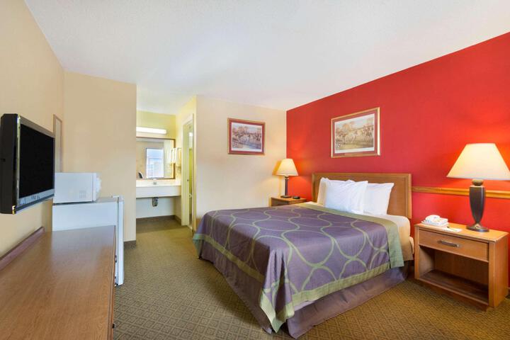 1 Queen Bed (8 of 8)