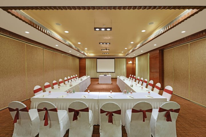 Business Center 72 of 90