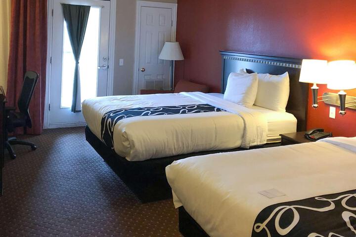2 Queen Beds (6 of 6)