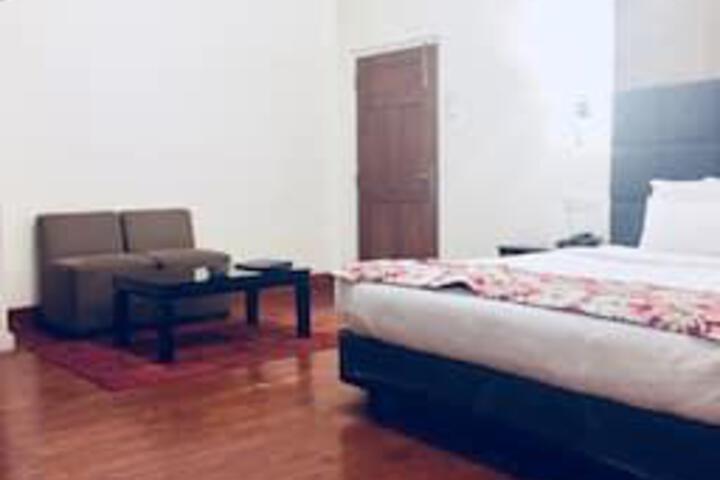 Room 13 of 48