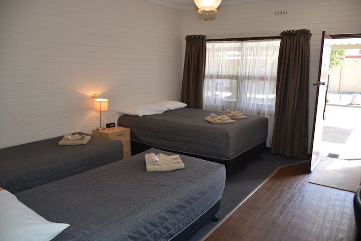 Room 16 of 83