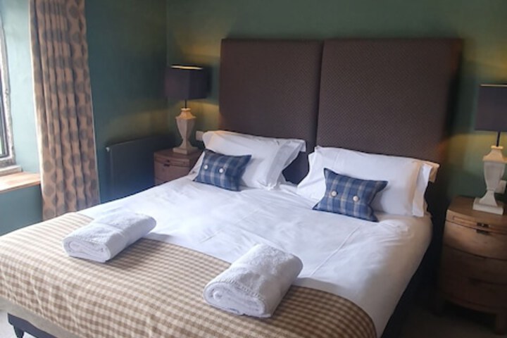 Room 9 of 32