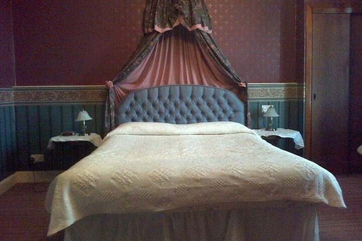 Room 5 of 12