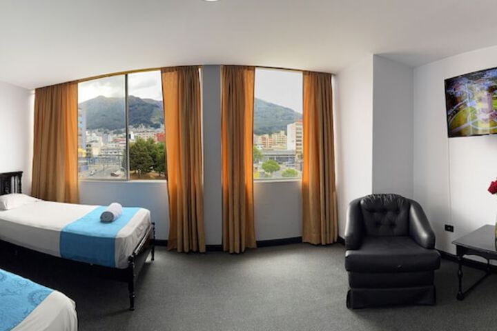 Room 10 of 32