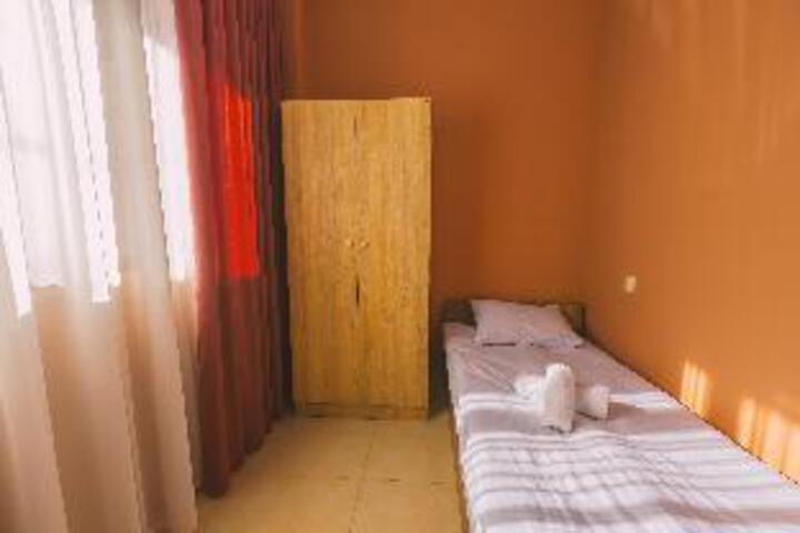 Room 6 of 18