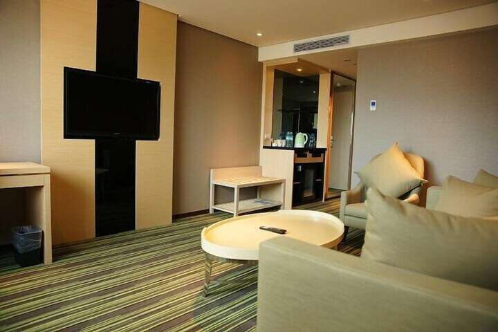Room 16 of 33